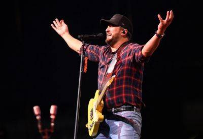 Luke Bryan suffers brutal fall on his back after slipping on fan’s cellphone: I’m calling my lawyer - nypost.com - USA - Florida - Canada - Indiana - North Carolina - city Jacksonville - Raleigh, state North Carolina
