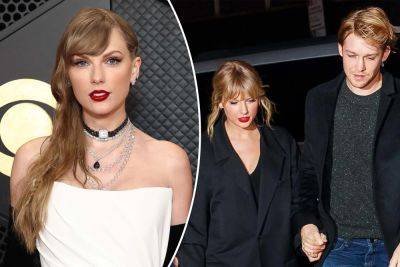 Taylor Swift was heartbroken on Eras tour post-Joe Alwyn split: ‘Smile even when you wanna die’ - nypost.com - Britain - state Massachusets