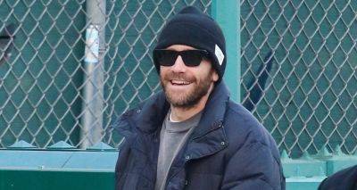Jake Gyllenhaal Picks Up Pizza & Snacks During Day Out in NYC - www.justjared.com - New York