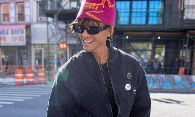 Jaden Smith is all smiles skating in New York City in stylish outfit - us.hola.com - New York