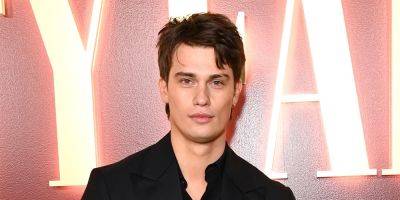 Nicholas Galitzine Opens Up About His Dating Life - www.justjared.com - Britain - county Campbell - county Hayes - county Henry