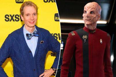 ‘Star Trek: Discovery’ actor Doug Jones hangs up sweaty, smelly Saru alien mask: ‘Silicone doesn’t breathe’ - nypost.com