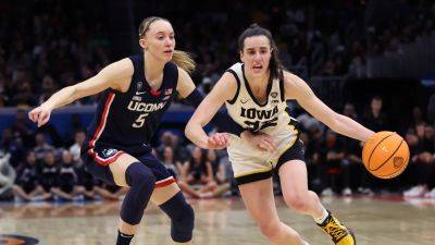 Caitlin Clark and the Iowa Hawkeyes' Defeat Against UConn Sparks Outrage and Celebration Online - www.glamour.com - state Louisiana - South Carolina - state Iowa