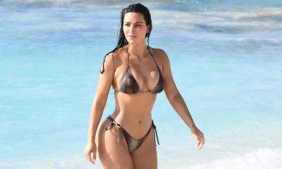 Kim and Khloé Kardashian turn up the heat in snakeskin bikinis at the beach - us.hola.com