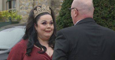 Emmerdale's Lisa Riley prompts soap demand after reunion with former co-star in '27 year' update - www.manchestereveningnews.co.uk - county Dale