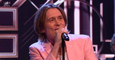 Take That's Mark Owen delights fans as he 'loses 20 years' with new look - www.dailyrecord.co.uk - Nashville