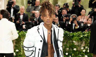Jaden Smith falls off his skateboard after being pursued by paparazzi - us.hola.com - New York