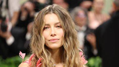 Blonde Jessica Biel Has Entered the Summer Hair Trends Chat - www.glamour.com - New York