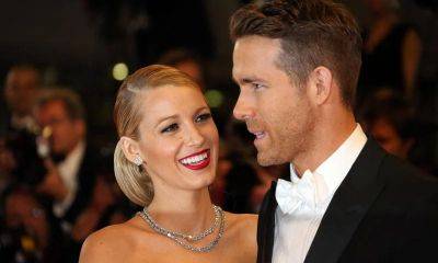 Ryan Reynolds teases baby name with Taylor Swift reference - us.hola.com - county Swift