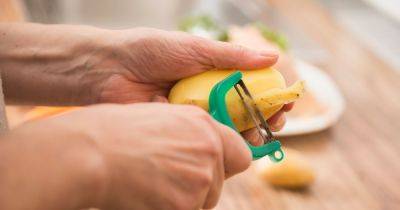 Woman's genius mashed potato hack that has skin 'sliding off' without peeling - www.dailyrecord.co.uk