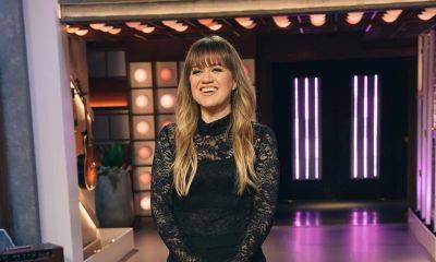 Kelly Clarkson admits using a popular weight loss drug to transform her body - us.hola.com
