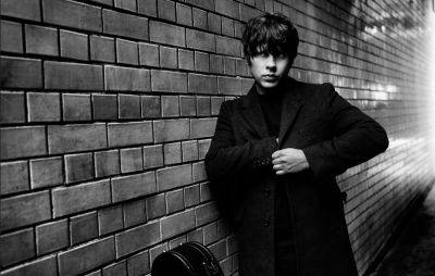 Jake Bugg announces ‘A Modern Day Distraction’ album with new single ‘Zombieland’ - www.nme.com
