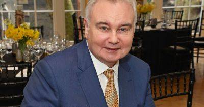 Eamonn Holmes' physio struggle as he's wheeled out of clinic in chronic pain - www.dailyrecord.co.uk - London