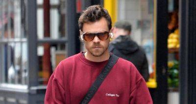 Harry Styles Keeps Things Cool & Casual for Solo Stroll in London - www.justjared.com - London