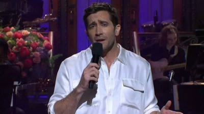 Jake Gyllenhaal Celebrates ‘SNL’s Season 49 Finale In Musical Monologue Ahead Of Historic 50th Season - deadline.com