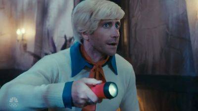 Jake Gyllenhaal Channels Fred From ‘Scooby Doo’ In Gross-Out Commercial For Apple Face ID - deadline.com - county Johnson - Austin, county Johnson