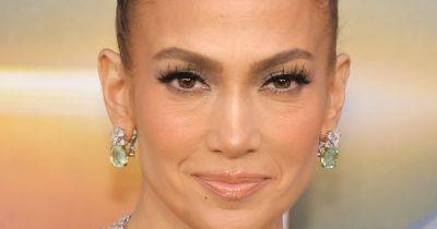 Jennifer Lopez walks red carpet solo without Ben Affleck as divorce rumours grow - www.ok.co.uk - Hollywood - Las Vegas - Egypt