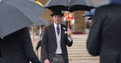 Prince William and cousins Zara, Beatrice and Eugenie brave the rain to represent Charles at garden party - www.ok.co.uk - Britain - London - county Valley