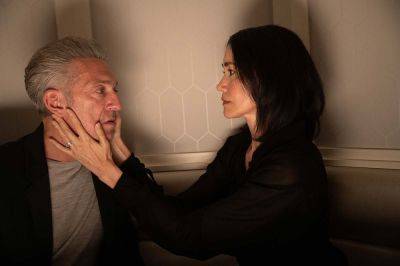 ‘The Shrouds’ Teaser: David Cronenberg’s Sci-Fi Drama Stars Vincent Cassel & Diane Kruger - theplaylist.net