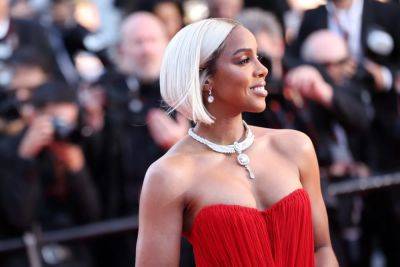 Kelly Rowland Appears to Admonish Cannes Red Carpet Usher After Being Rushed Up the Stairs at ‘Marcello Mio’ Premiere - variety.com