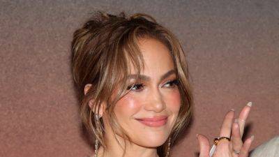 Jennifer Lopez Scolds a Reporter Over Breakup Questions - www.glamour.com - city Mexico City