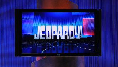 'Jeopardy!' Chair Rule Revealed After Contestant Seen Sitting on Recent Episode - www.justjared.com