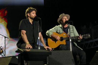 Bradley Cooper Joins Eddie Vedder On Concert Stage For ‘Maybe It’s Time’ From ‘A Star Is Born’ - deadline.com - county Napa