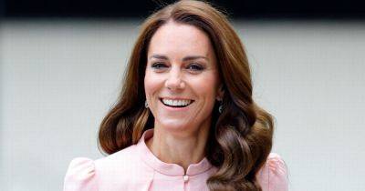 'Tens of thousands' of Kate Middleton cards have flooded Royal post office - www.ok.co.uk - London - Charlotte