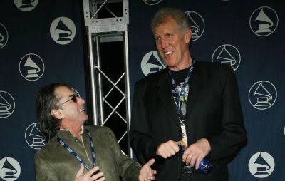 Grateful Dead pay tribute to superfan and NBA legend Bill Walton: “The biggest Deadhead in the world” - www.nme.com - county San Diego