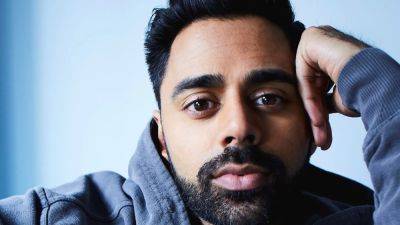 Hasan Minhaj Jokes About His ‘Daily Show’ Failure: “I Saved A Dying Institution” - deadline.com - New York - Los Angeles - New York
