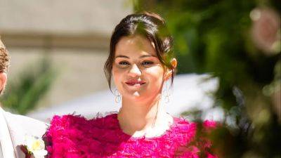 Selena Gomez’s Hot Pink Dress Has BBE (Big Bridgerton Energy) - www.glamour.com - New York
