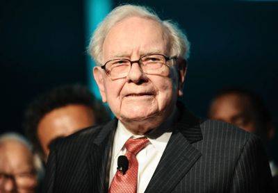 Warren Buffett Says He Has Sold All Of His Paramount Global Stock, Losing “Quite A Bit Of Money” - deadline.com - city Omaha