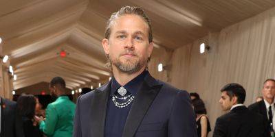 Charlie Hunnam Heats Up Red Carpet, Makes His Met Gala Debut This Year - www.justjared.com - New York