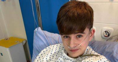 Coronation Street's Liam star sparks concern with hospital snap as fans do double take - www.manchestereveningnews.co.uk