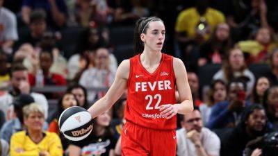Caitlin Clark Fans Are Furious Over That Chennedy Clark Shoulder-Check Amid WNBA Criticism - www.glamour.com - Chicago - Indiana