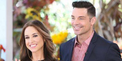 Lacey Chabert & Brennan Elliott Reuniting for 10th Hallmark Channel Movie Together: 'His & Hers' Plot & Release Date Info Revealed! - www.justjared.com - New York - county Elliott