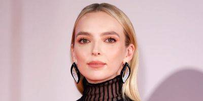 Jodie Comer Discusses Fame & Separating Work From Her Personal Life, Thoughts on 'Killing Eve' Character - www.justjared.com - Britain - USA