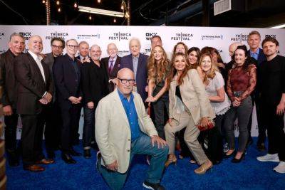 All In The Family: ‘Sopranos’ Cast Brings Down The House At 25th Anniversary Reunion & Alex Gibney ‘Wise Guy’ Docu Tribeca Premiere - deadline.com
