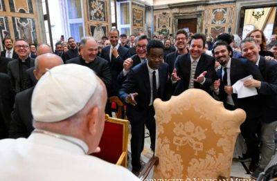 Pope Francis Praises Comedians At Vatican Meeting: “You Unite People, Because Laughter Is Contagious” - deadline.com - Vatican - city Vatican - county Grant