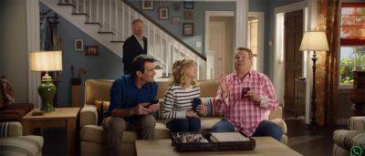 ‘Modern Family’s Phil, Claire, Cam & Mitchell Reunite For WhatsApp Commercial - deadline.com