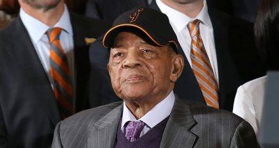 Baseball Legend Willie Mays Dead - San Francisco Giants Player & Hall of Famer Dies at Age 93 - www.justjared.com - San Francisco - city San Francisco