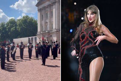 Taylor Swift’s ‘Shake It Off’ played by Buckingham Palace royal guards before her London show - nypost.com - Britain
