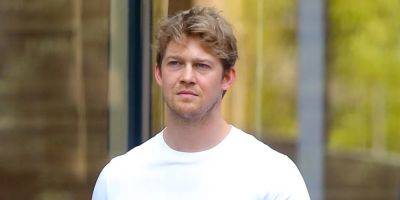 Joe Alwyn Explores NYC After 'Kinds of Kindness' Premiere While Ex Taylor Swift Takes Over London - www.justjared.com - London - New York
