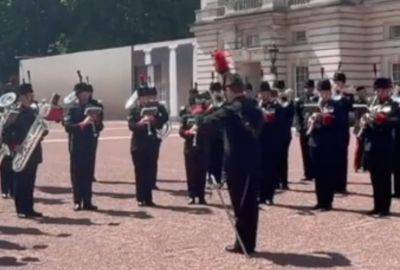 Taylor Swift Gets Royal Tribute At ‘Changing Of The Guard’ Ahead Of Wembley Stadium Gig In London - deadline.com - Britain - London
