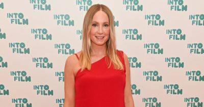 Downton Abbey star Joanne Froggatt, 43, pregnant with first child as she debuts bump on red carpet - www.ok.co.uk