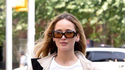 Jennifer Lawrence Says the Big Bags of the 2010s Are So Back - www.glamour.com - Australia