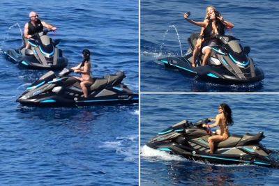 Lauren Sánchez vacations in Greece with fiance Jeff Bezos, Kim Kardashian — and her ex Tony Gonzalez - nypost.com - Italy - city Sanchez - Greece
