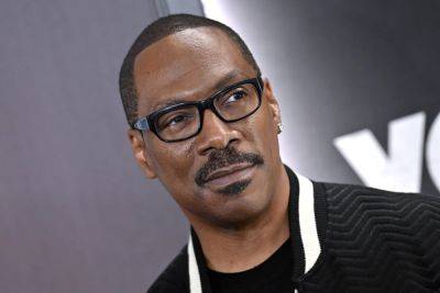 Eddie Murphy Recalls A Joke At His Expense From ‘SNL’ And Calls It “Racist” - deadline.com - city Brooklyn