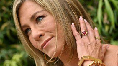 Jennifer Aniston's Bob Is Shorter And Chicer Than Ever - www.glamour.com - Los Angeles - Santa Monica