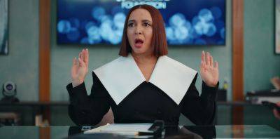 ‘Loot’ Star Maya Rudolph Finds Her Groove As A Philanthropic Billionaire And Looks Good While She Does It: “She Gets To Be Everything” - deadline.com